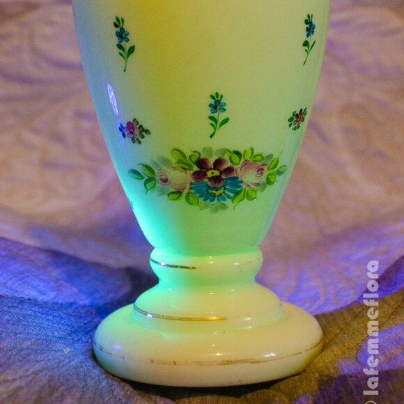 Czech Uranium Glass Vase - Picture 4 of 5